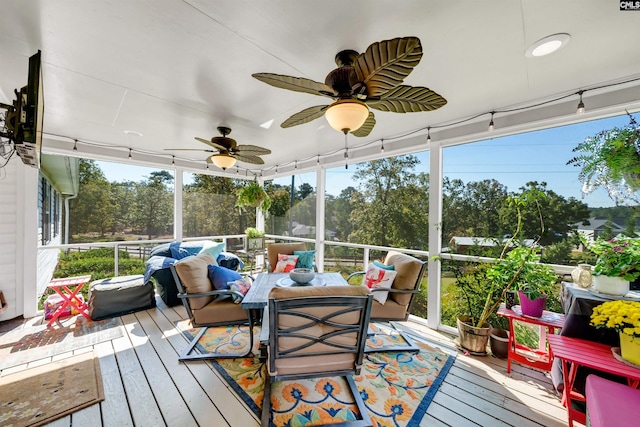 sunroom / solarium with ceiling fan