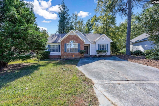 single story home featuring a front yard