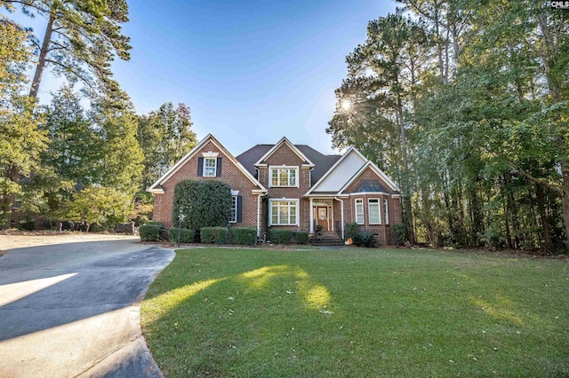 craftsman house featuring a front yard