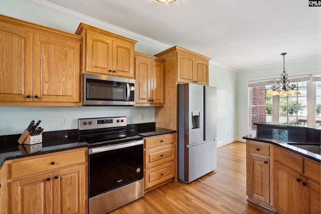 kitchen featuring light hardwood / wood-style flooring, hanging light fixtures, ornamental molding, a chandelier, and appliances with stainless steel finishes