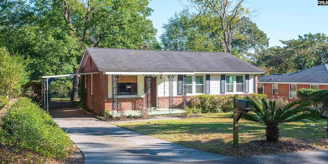 view of front of home with a carport, a porch, and a front yard