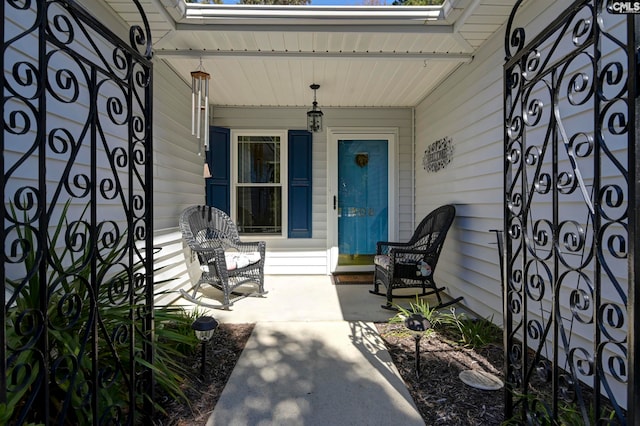 property entrance with covered porch