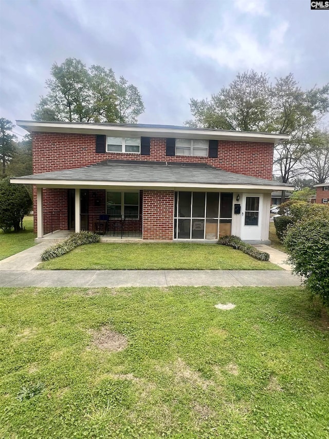 view of front facade with a front yard