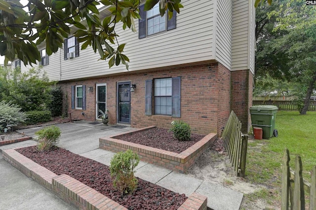 view of front facade featuring a front lawn and a patio