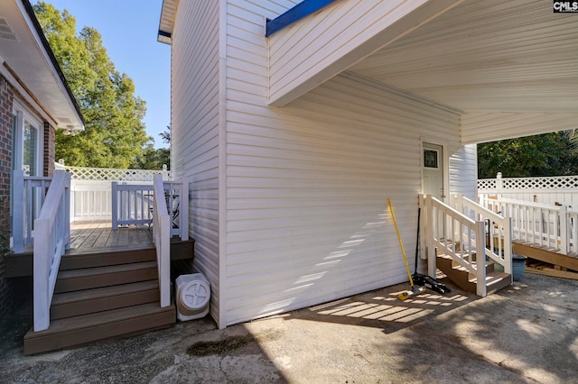 property entrance featuring a wooden deck