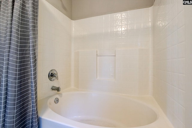 bathroom featuring shower / tub combo