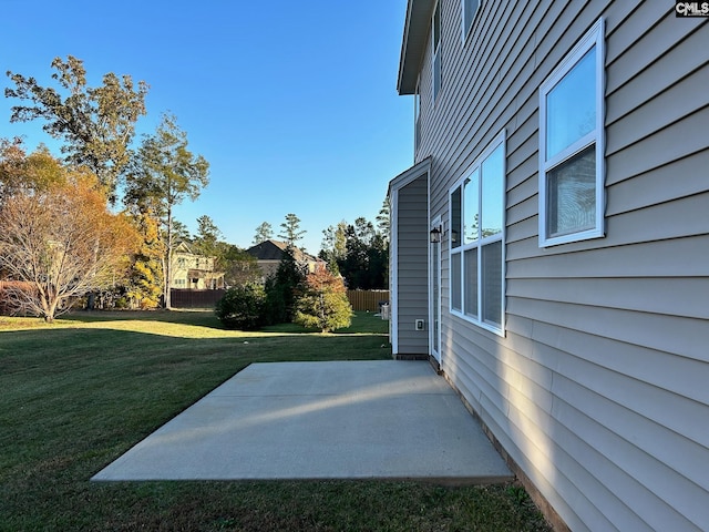 view of yard featuring a patio area