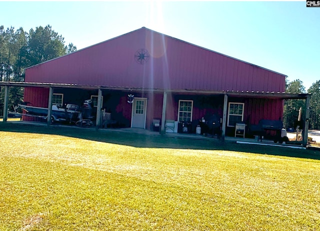 exterior space featuring a front yard