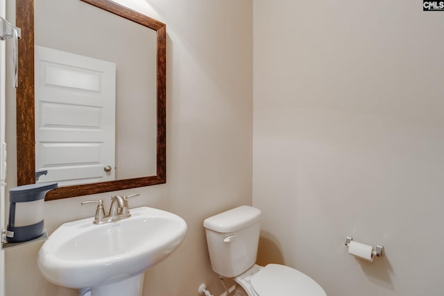 bathroom featuring sink and toilet