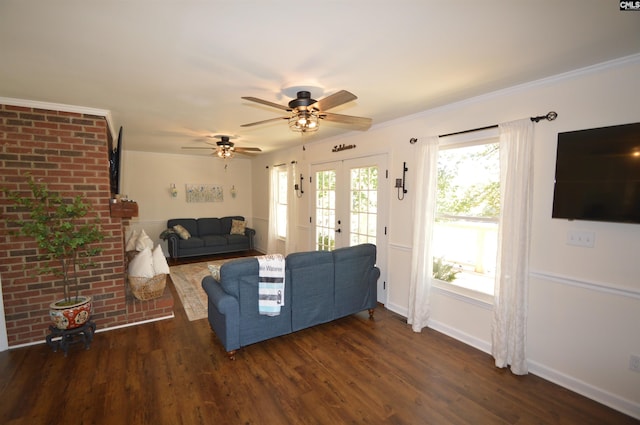 living room featuring dark wood-type flooring, ceiling fan, and crown molding