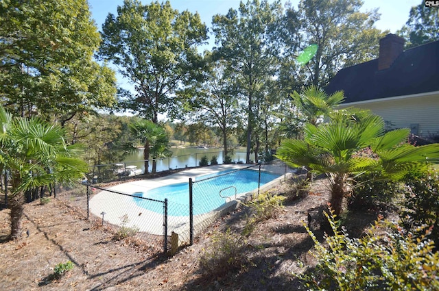 view of swimming pool featuring a water view