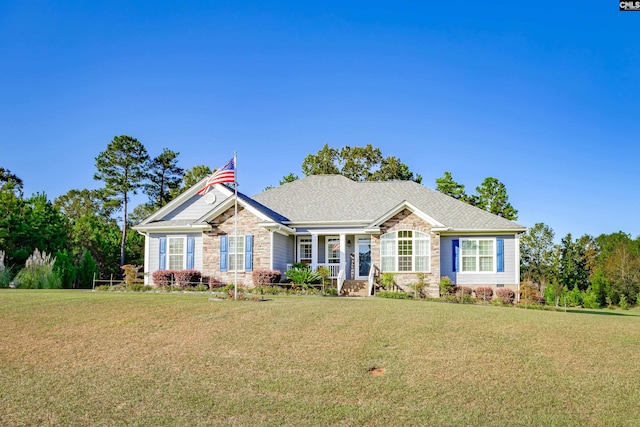 view of front of property featuring a front yard