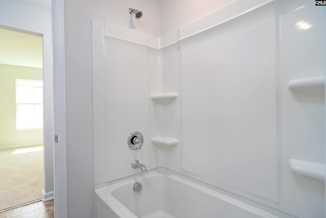 bathroom with tub / shower combination