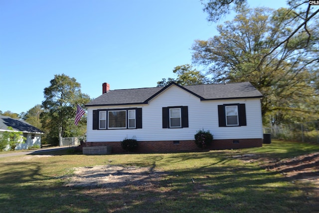 view of front of home featuring a front lawn