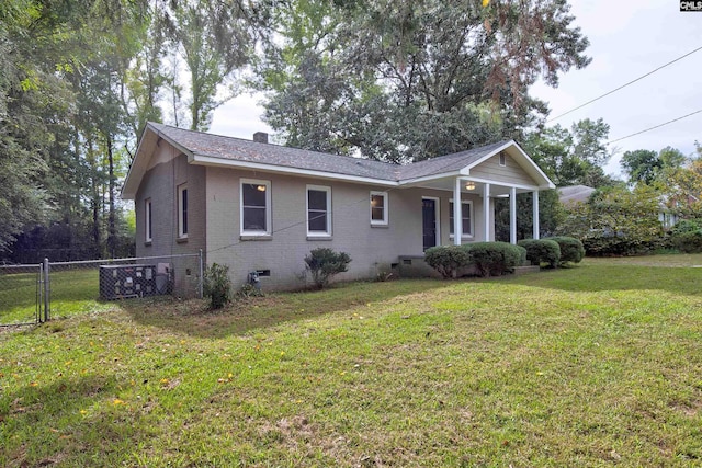 single story home with a front yard