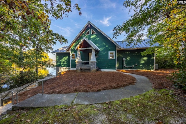 view of front of house featuring covered porch