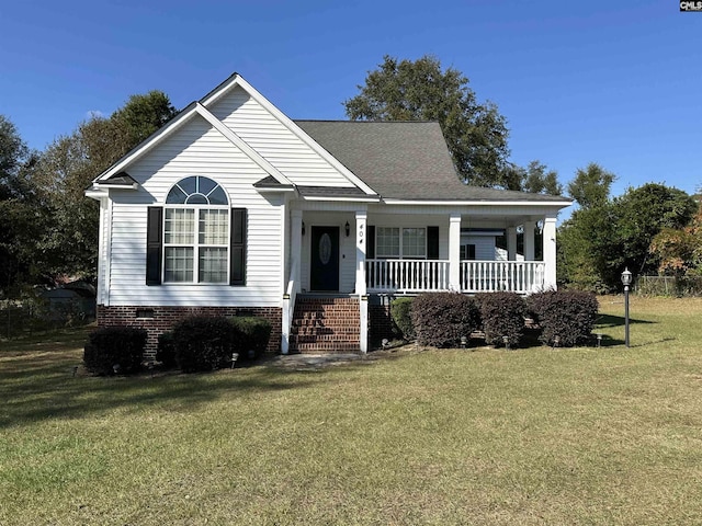 bungalow-style home featuring a front yard and covered porch