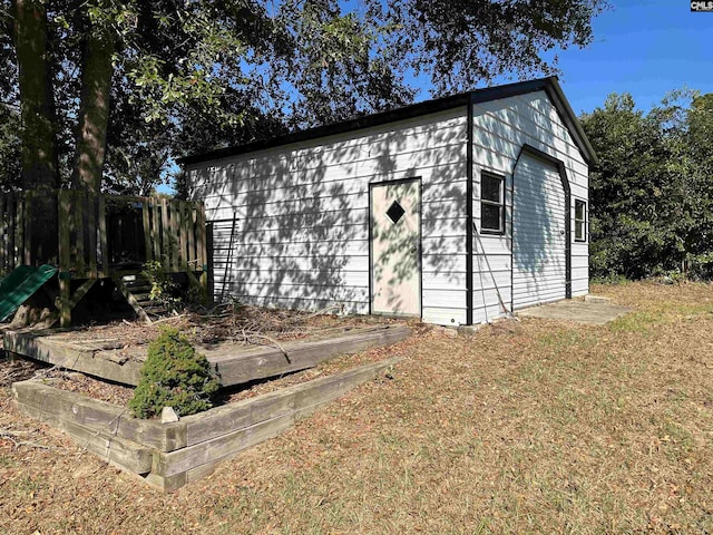 view of outdoor structure with a yard