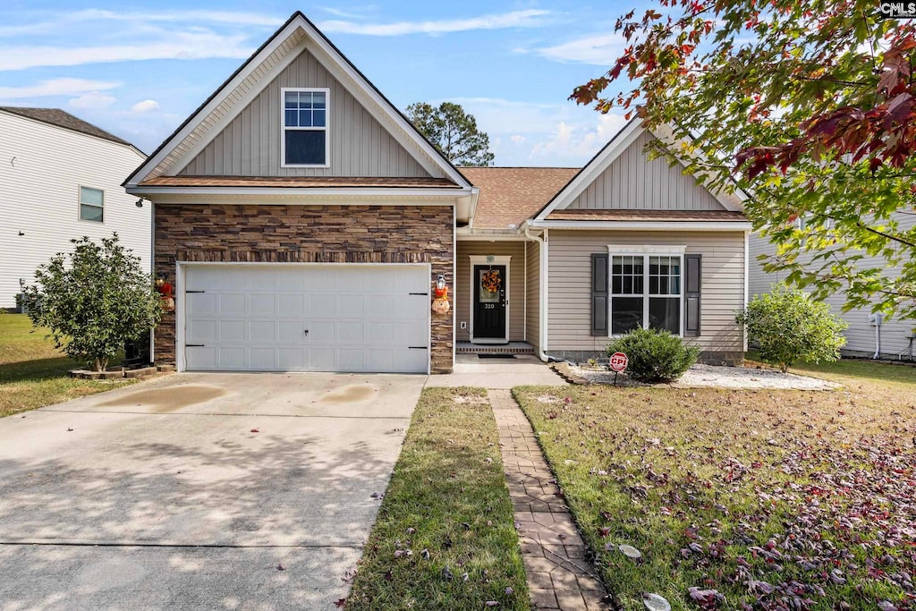 view of front of property with a front yard