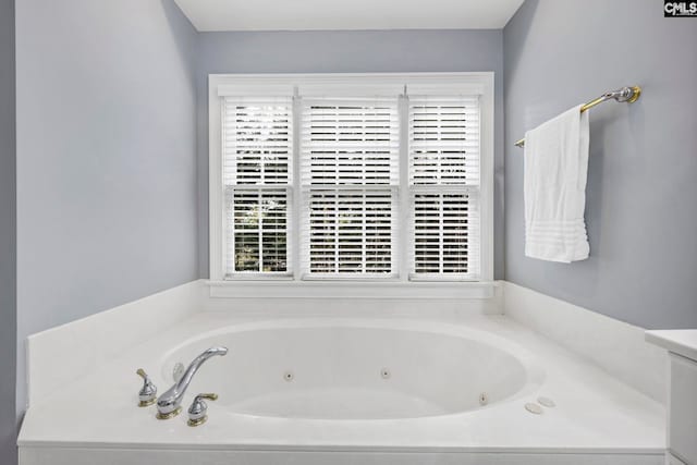 4 High Park Ct, Elgin, SC 29045 - full bath featuring a tub with jets