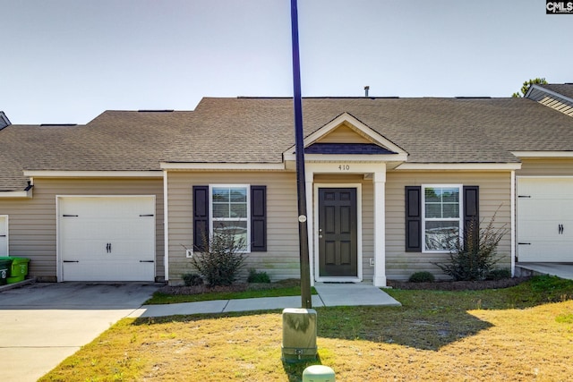 view of front of home with a front lawn and a garage