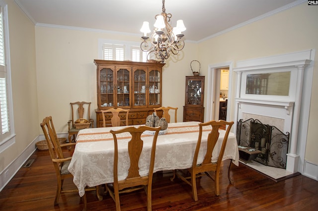 dining space featuring dark wood-type flooring, crown molding, and a notable chandelier