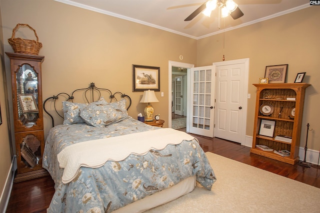 bedroom featuring ceiling fan, crown molding, and dark hardwood / wood-style floors