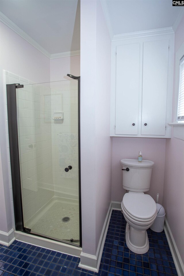 bathroom featuring toilet, tile patterned floors, walk in shower, and ornamental molding