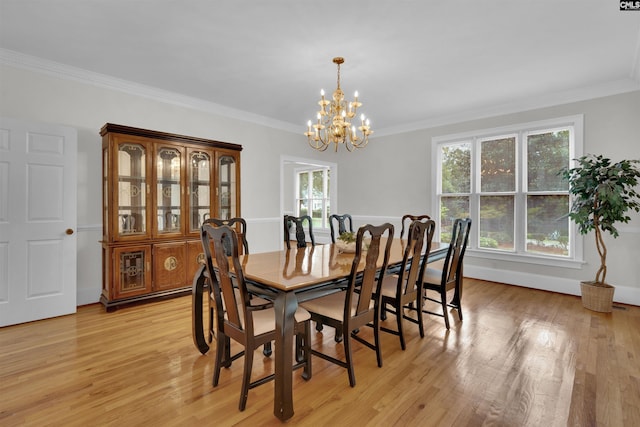 dining space featuring a notable chandelier, crown molding, a healthy amount of sunlight, and light wood-type flooring