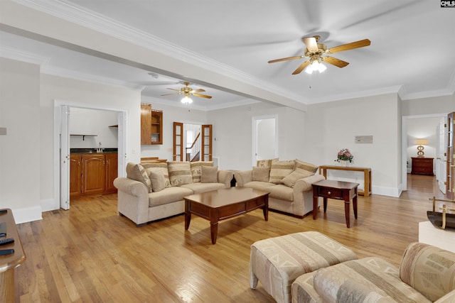 living room featuring crown molding, light wood-type flooring, and ceiling fan