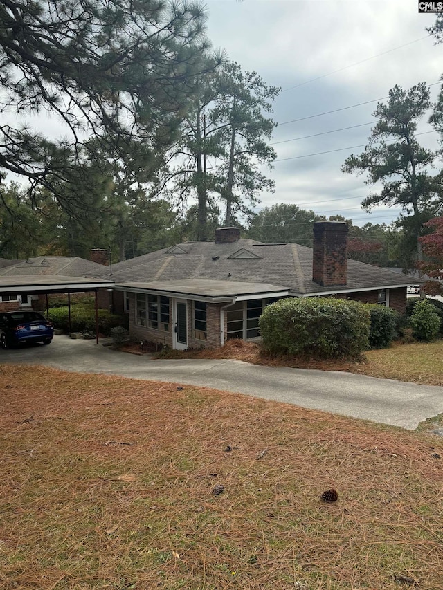 view of front of home featuring a carport