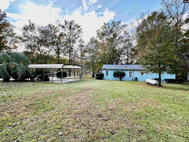 view of yard featuring a carport