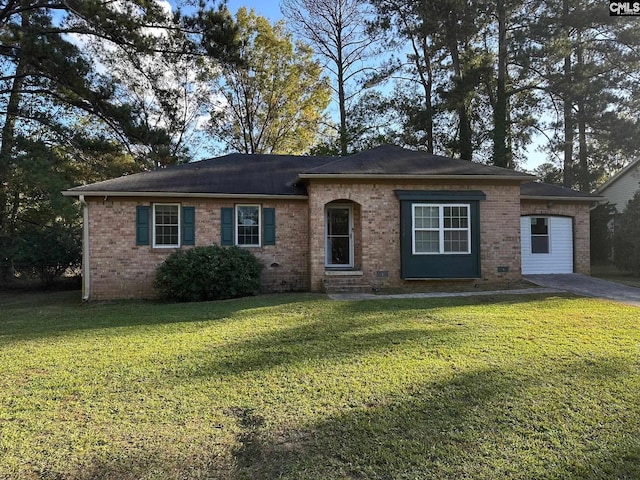 ranch-style home featuring a front lawn