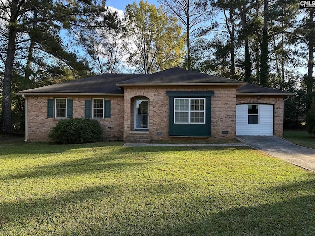 view of front of property featuring a front yard