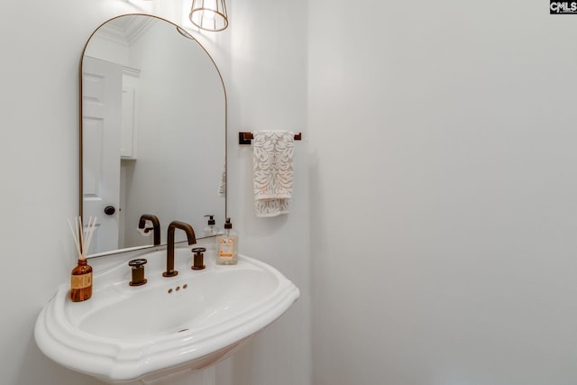 bathroom featuring sink