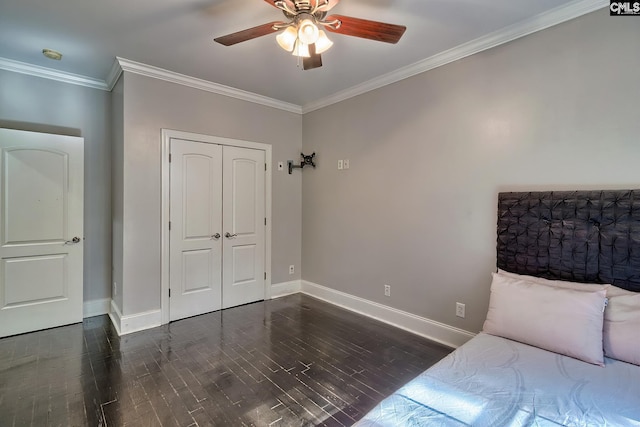 unfurnished bedroom with dark hardwood / wood-style flooring, crown molding, a closet, and ceiling fan