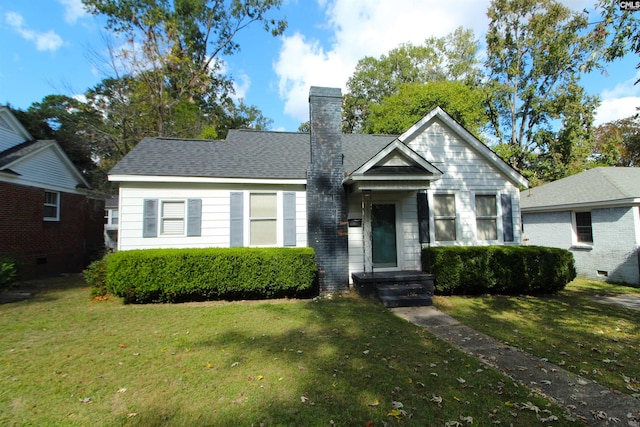 view of front of house featuring a front yard