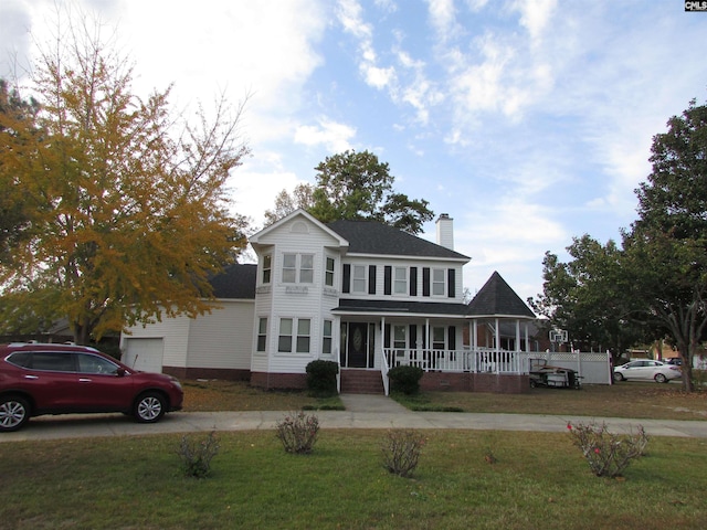 view of front of property with covered porch and a front lawn