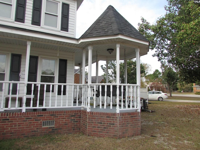 doorway to property with covered porch