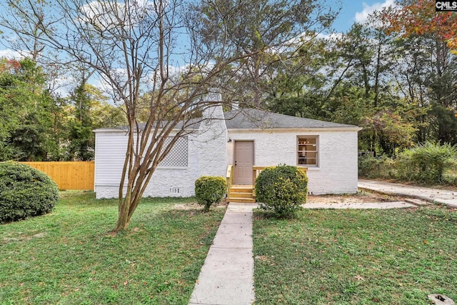 bungalow-style home featuring a front lawn