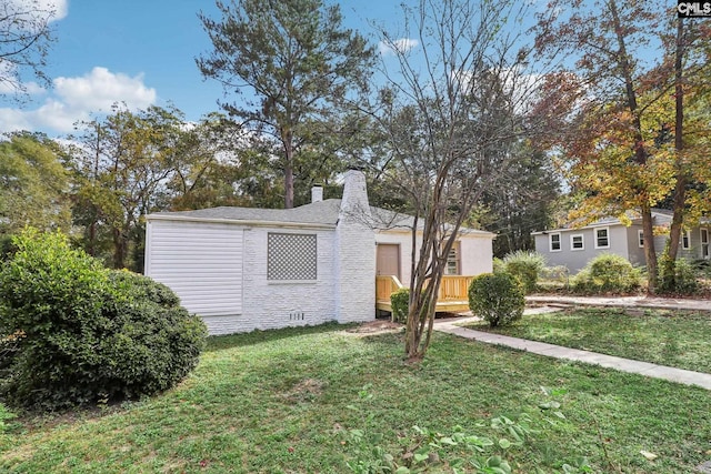 view of front of home with a front yard