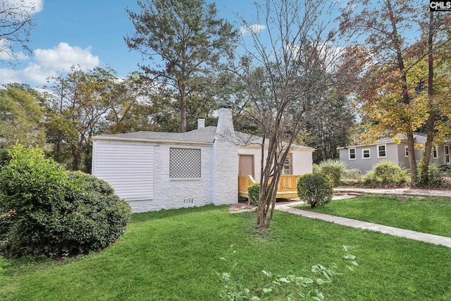 view of front of property with a front lawn