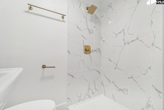 bathroom featuring toilet and tiled shower