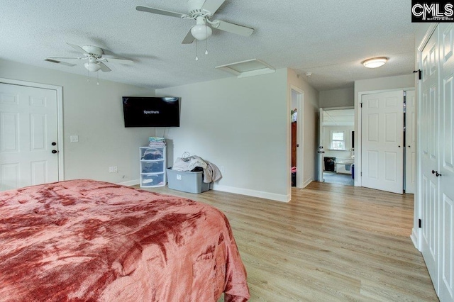 bedroom featuring light hardwood / wood-style flooring, a textured ceiling, and ceiling fan