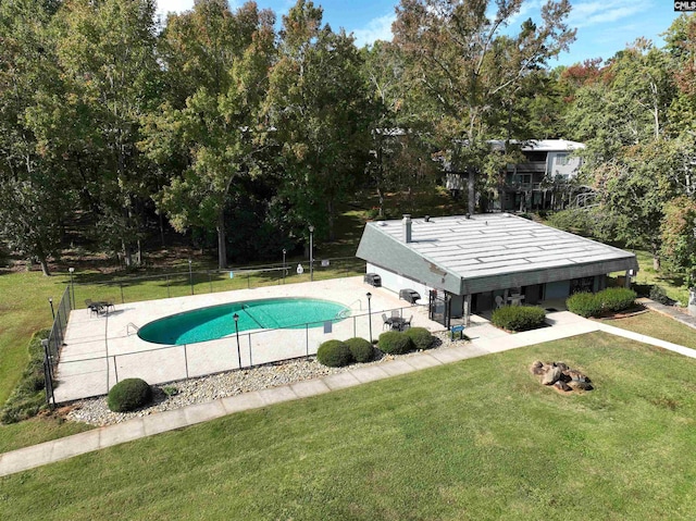 view of swimming pool with a patio and a lawn