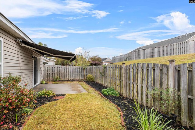 view of yard with a patio