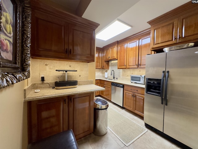 345 Old Wood Dr, Columbia, SC 29212 - kitchen featuring stainless steel appliances, a sink, backsplash, and light tile patterned flooring
