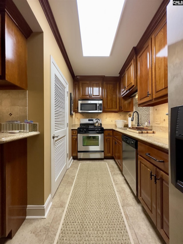 345 Old Wood Dr, Columbia, SC 29212 - kitchen with appliances with stainless steel finishes, baseboards, tasteful backsplash, a sink, and light stone counters