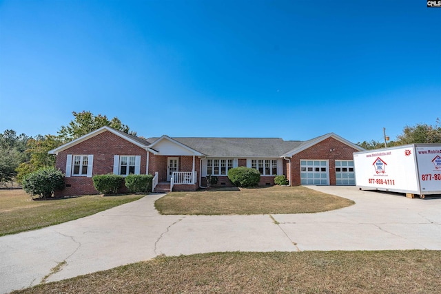 single story home with a front lawn