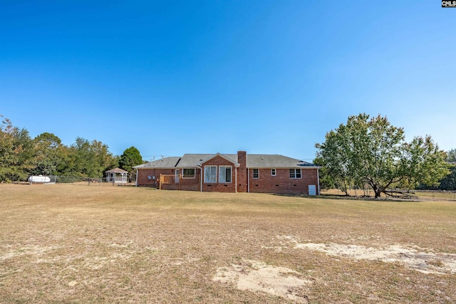 exterior space featuring a front yard